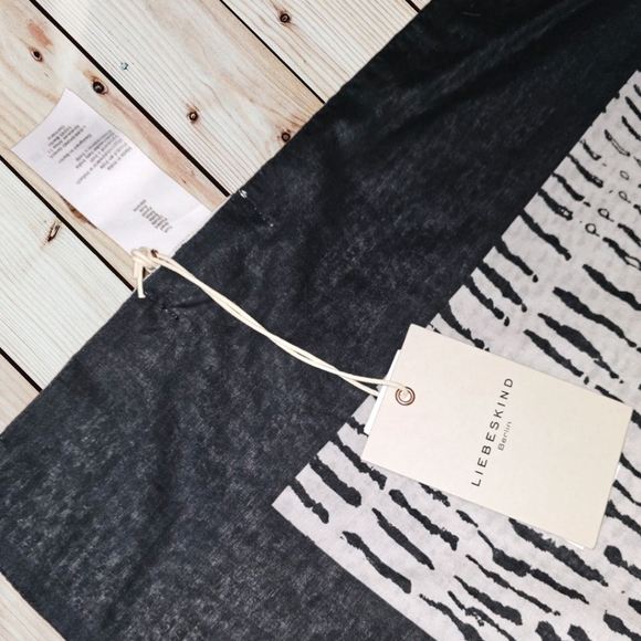 NWT LIESBESKIND SHAWL - Picture 2 of 6